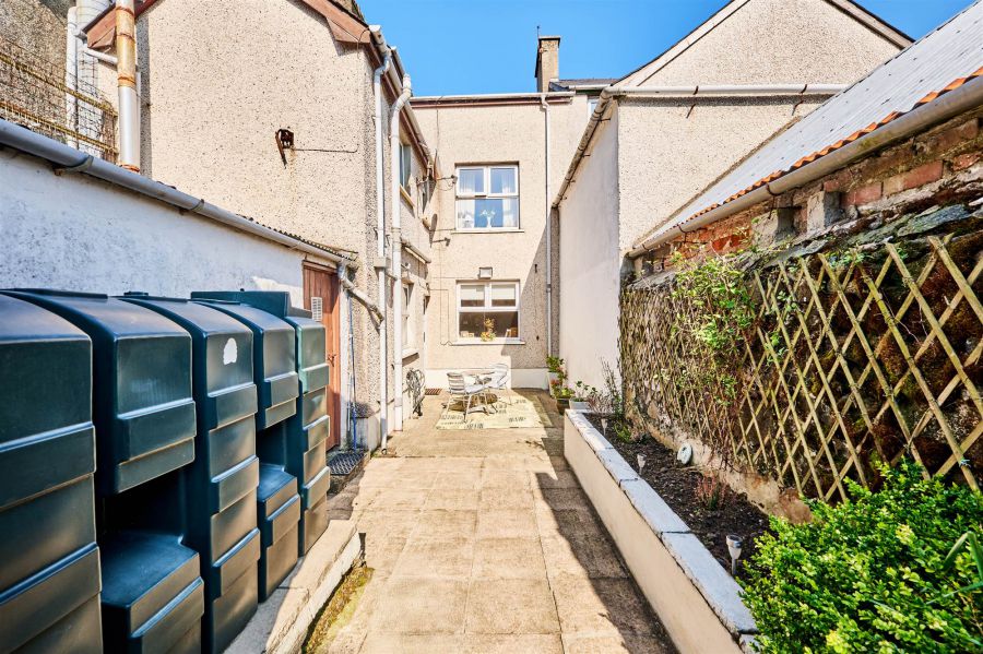 42 Causeway Street