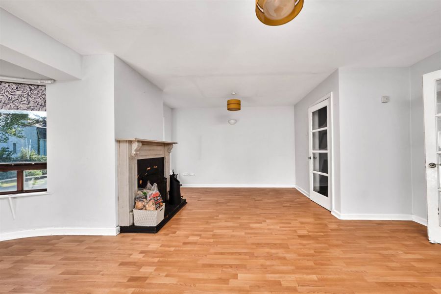 2 Lodge Court