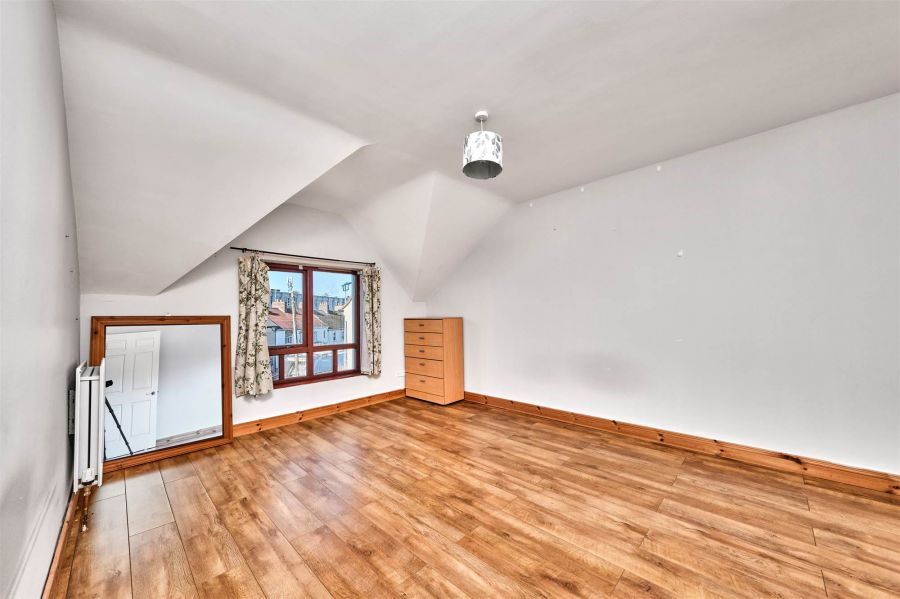 2 Lodge Court