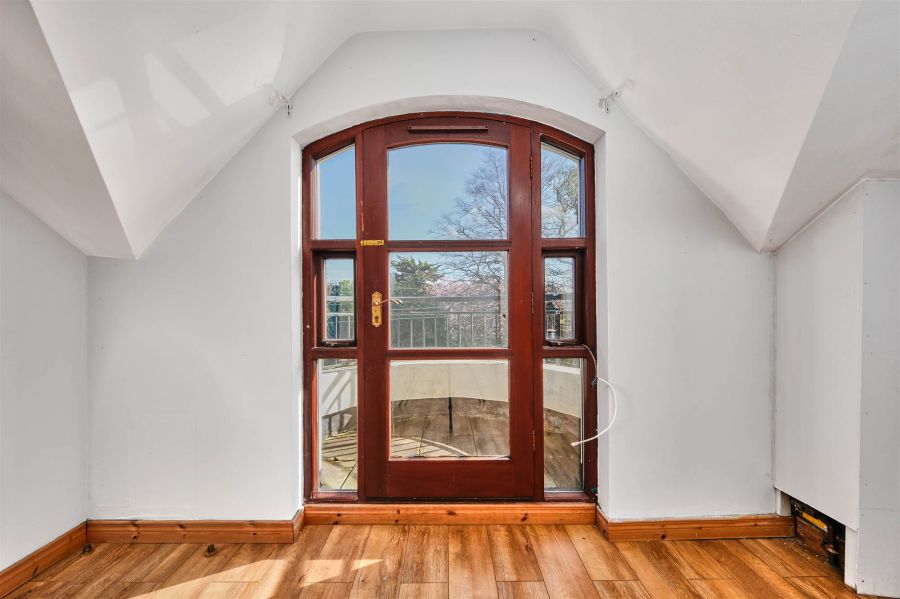 2 Lodge Court