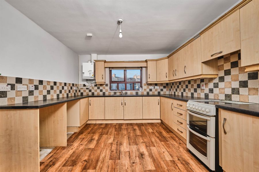 2 Lodge Court