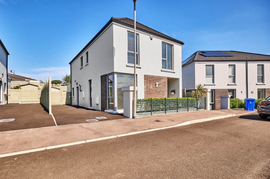 The Ballylesse, 8 Nursery Mews