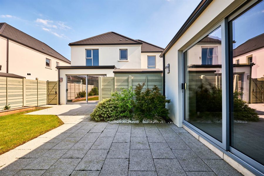 The Dunluce, 5 Nursery Mews