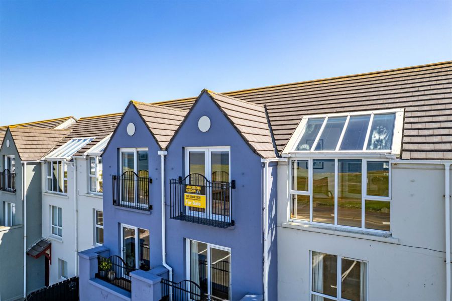 5 Old Castle Court