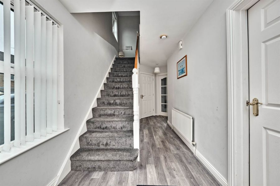 16 Hopefield Grove