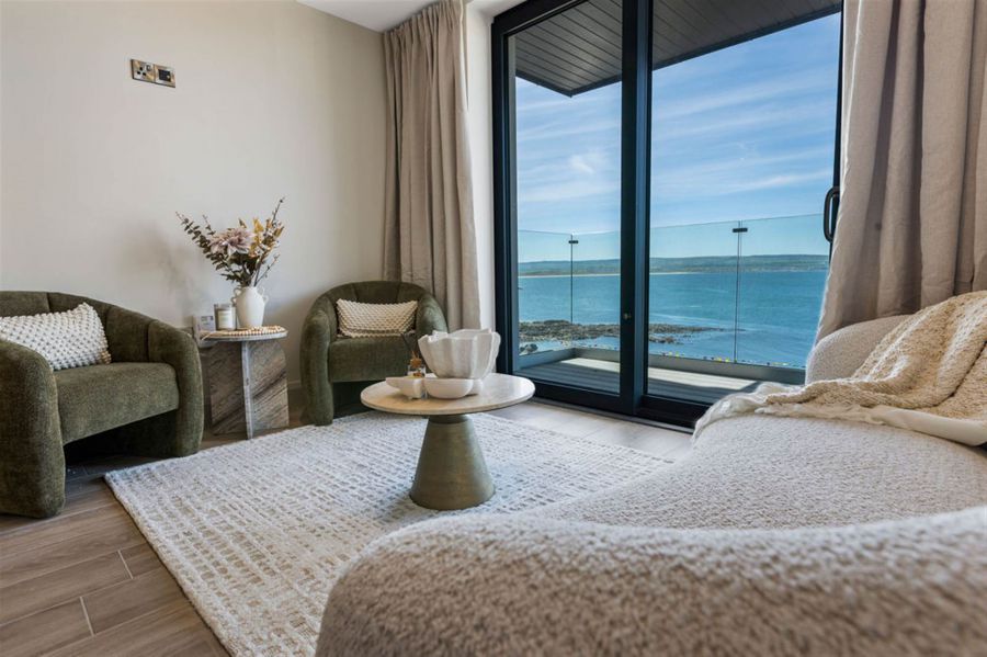 Apartment 4, 17 The Promenade