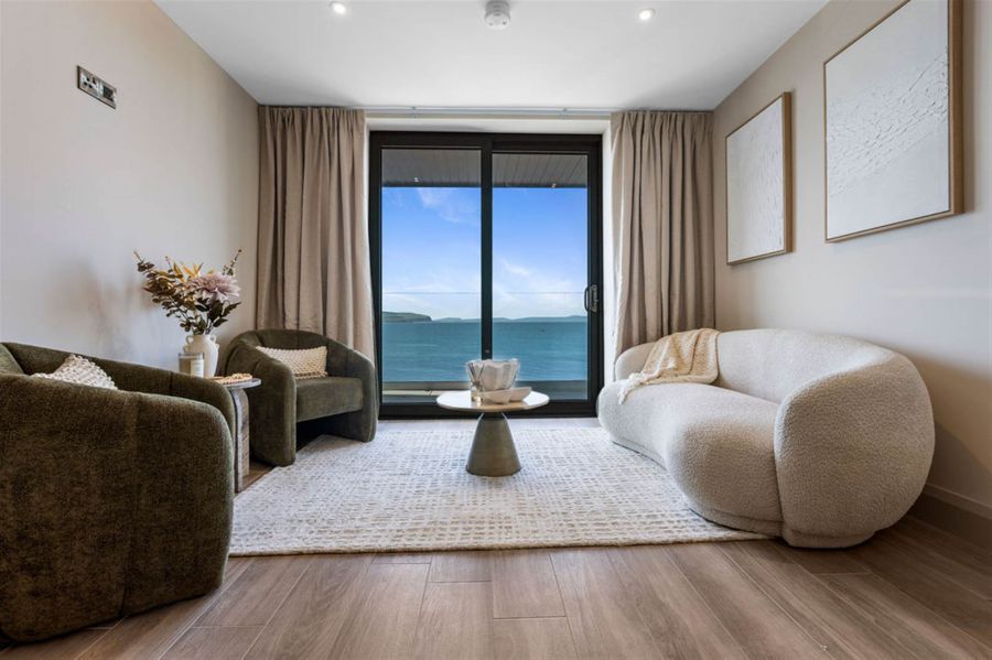 Apartment 4, 17 The Promenade