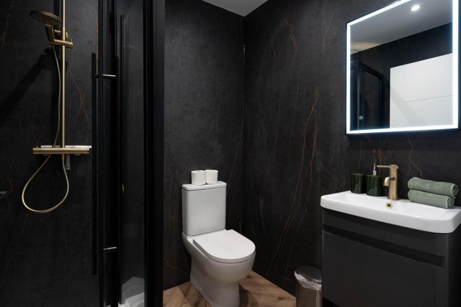 Apt 1, 37 West