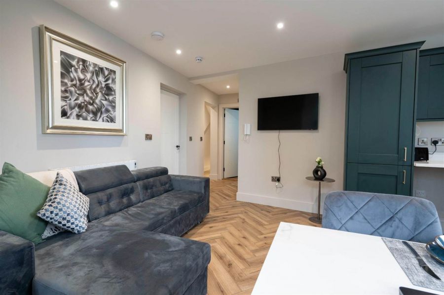 Apt 1, 37 West