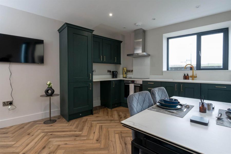 Apt 1, 37 West