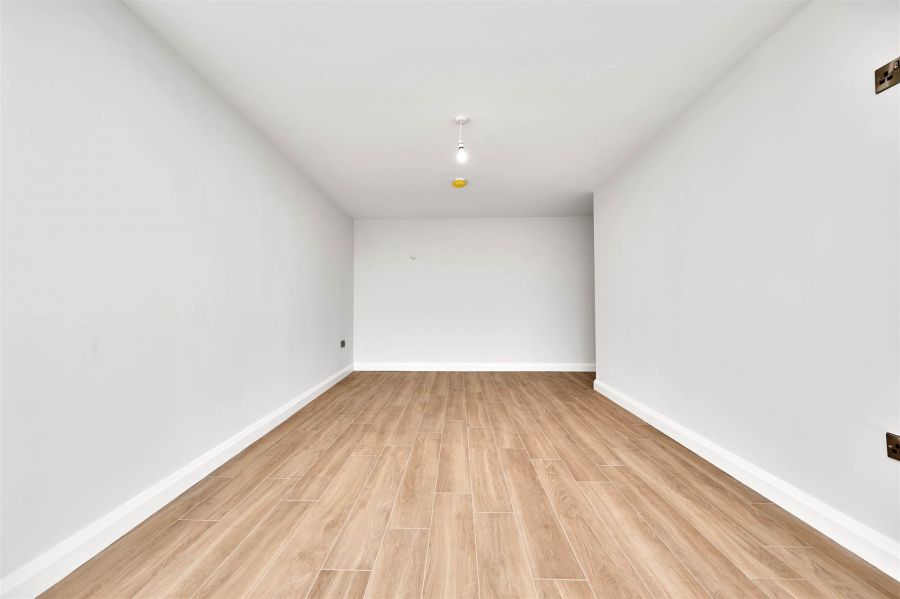 Apartment 1, 17 The Promenade
