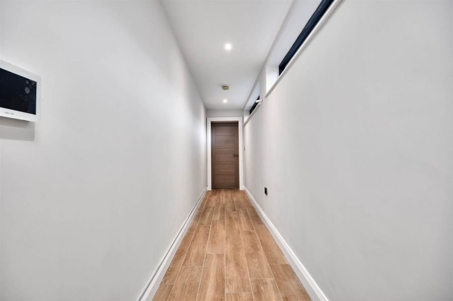 Apartment 1, 17 The Promenade