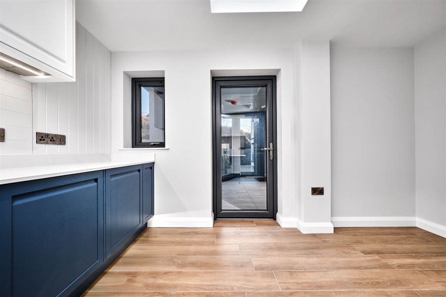 Apartment 3, 17 The Promenade
