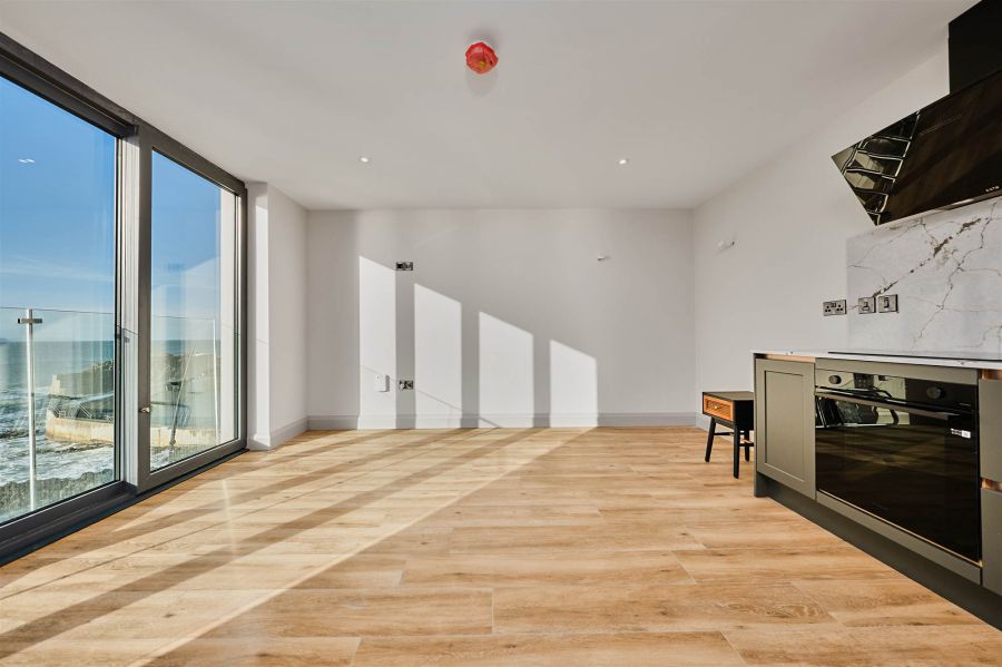 Apartment 6, 18 The Promenade
