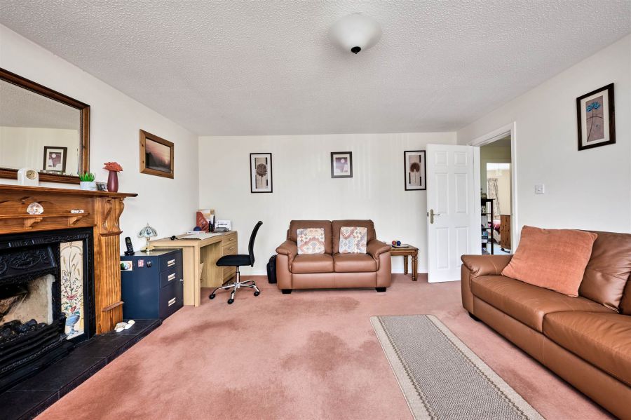 2 Aghermore Gardens