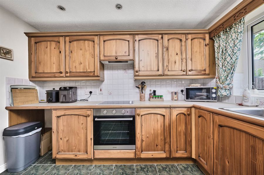 2 Aghermore Gardens