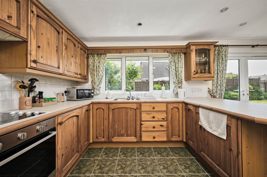 2 Aghermore Gardens
