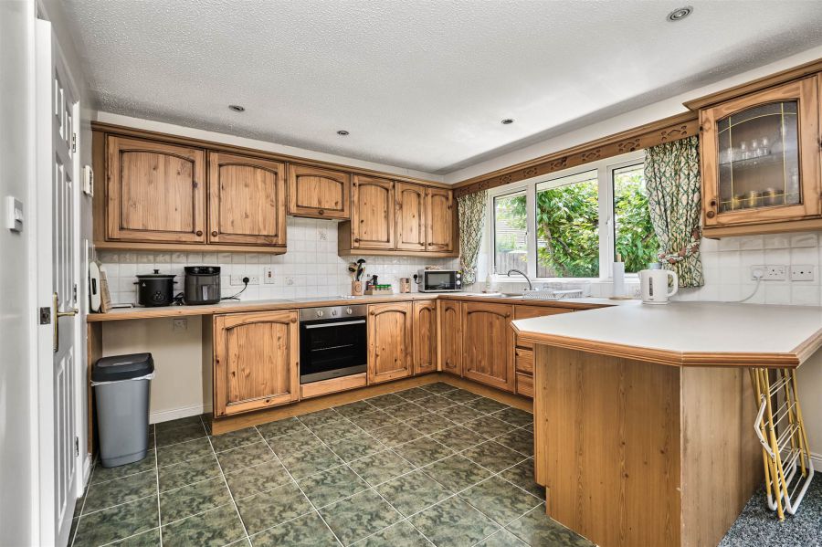 2 Aghermore Gardens