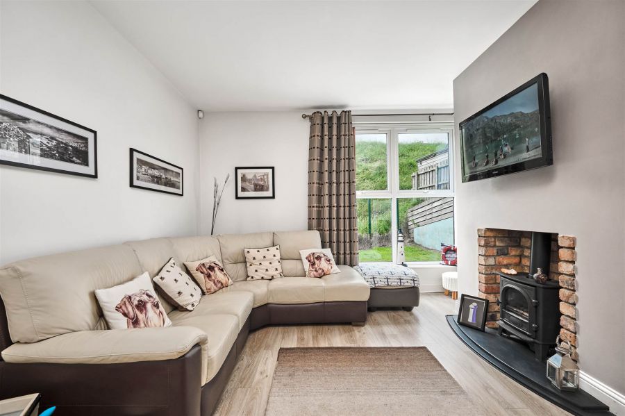 12 West Strand Drive 12 West Strand Drive