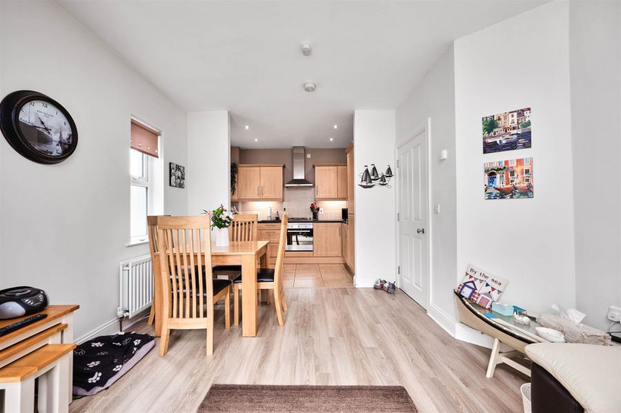 12 West Strand Drive 12 West Strand Drive