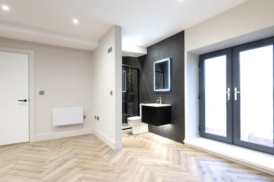 Apt 3, 37 West
