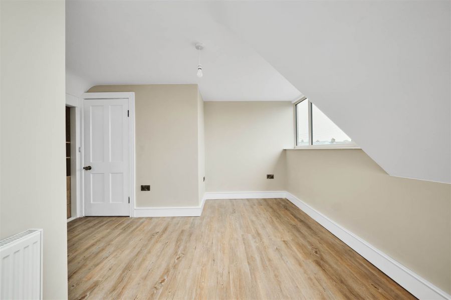 10 Queenora Avenue & Seperate Annex