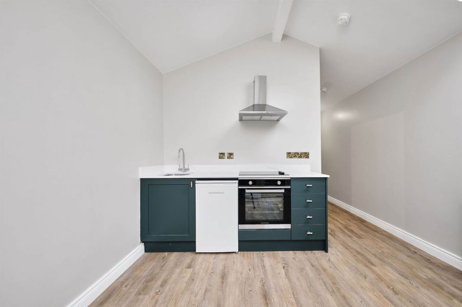 10 Queenora Avenue & Seperate Annex