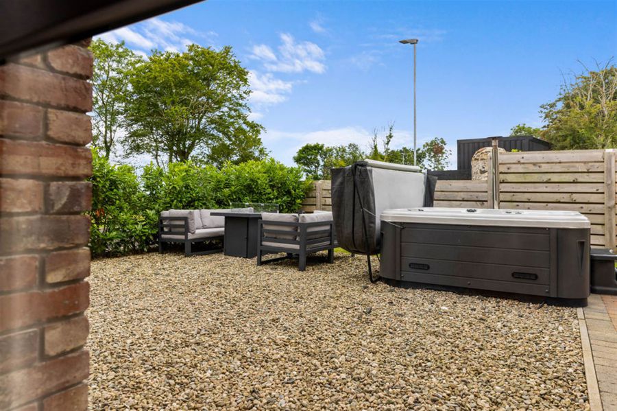 2 Corrstown Lane