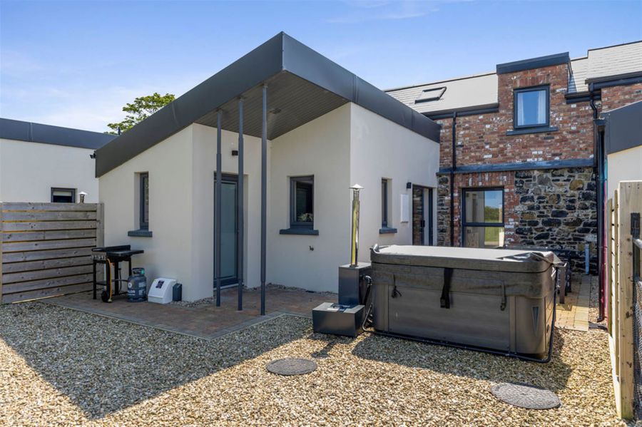 2 Corrstown Lane