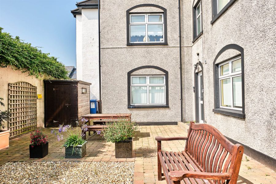 1 Bayhead House