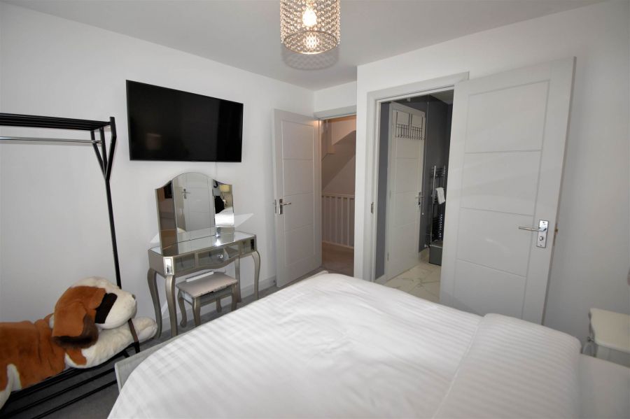 4 Hatheran Square