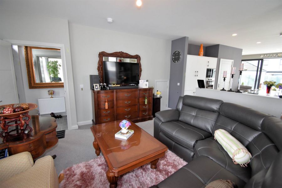 4 Hatheran Square