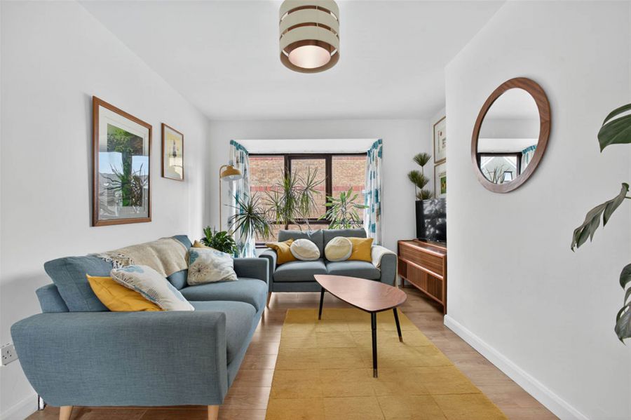 6 Causeway Court