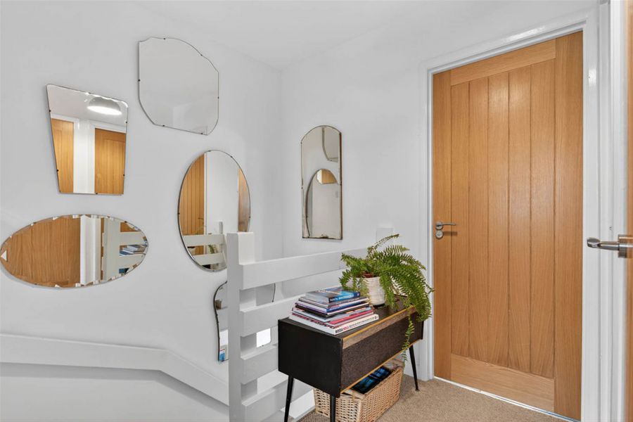 6 Causeway Court