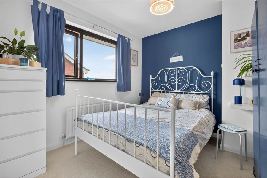 6 Causeway Court