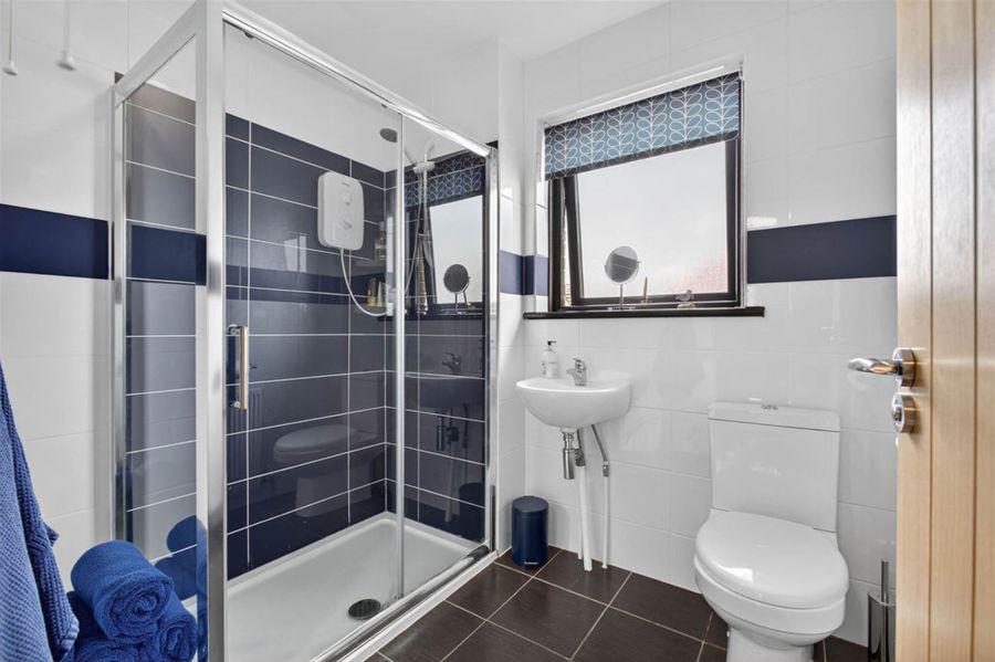 6 Causeway Court