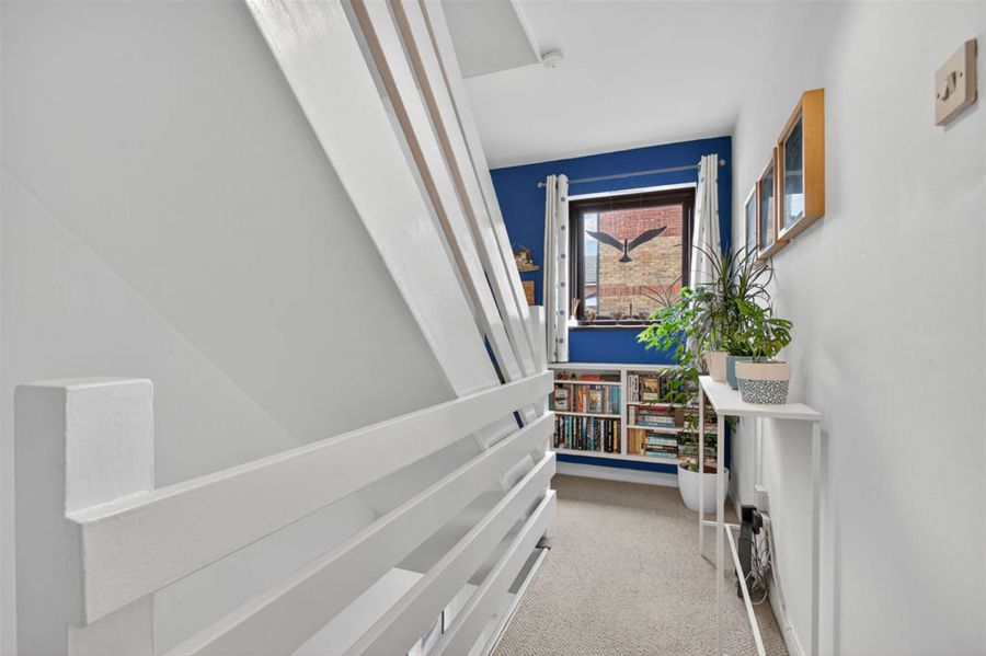 6 Causeway Court