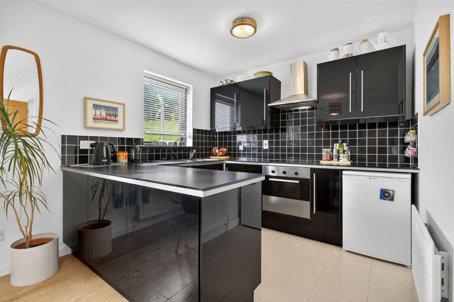 6 Causeway Court