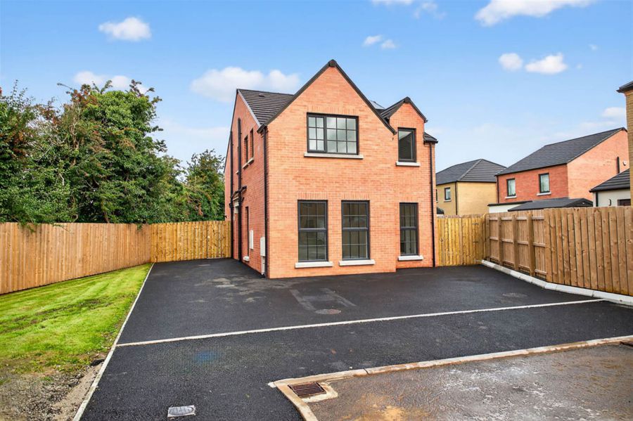 15A Willowfield Crescent