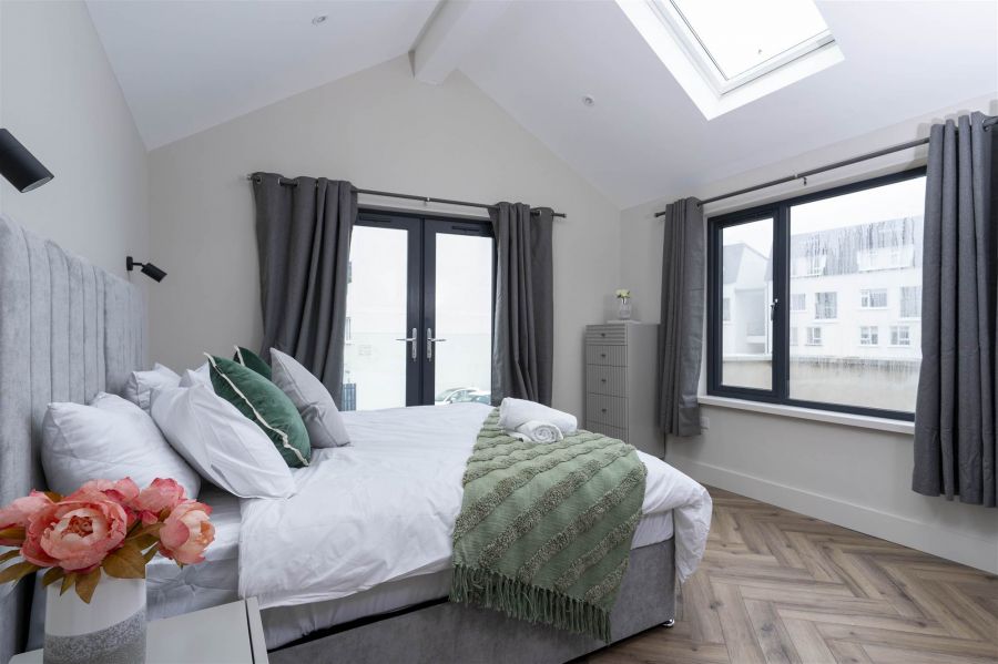 Apt 2, 37 West