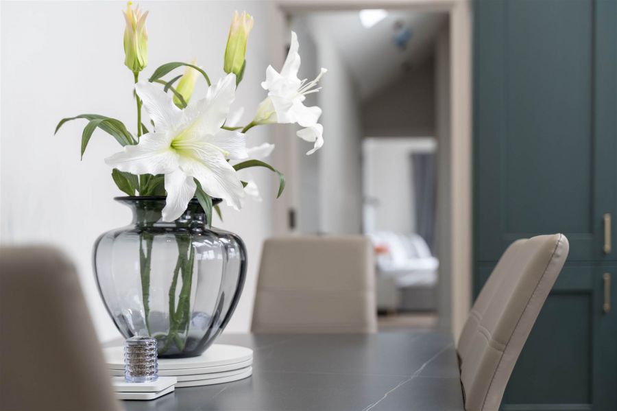 Apt 2, 37 West