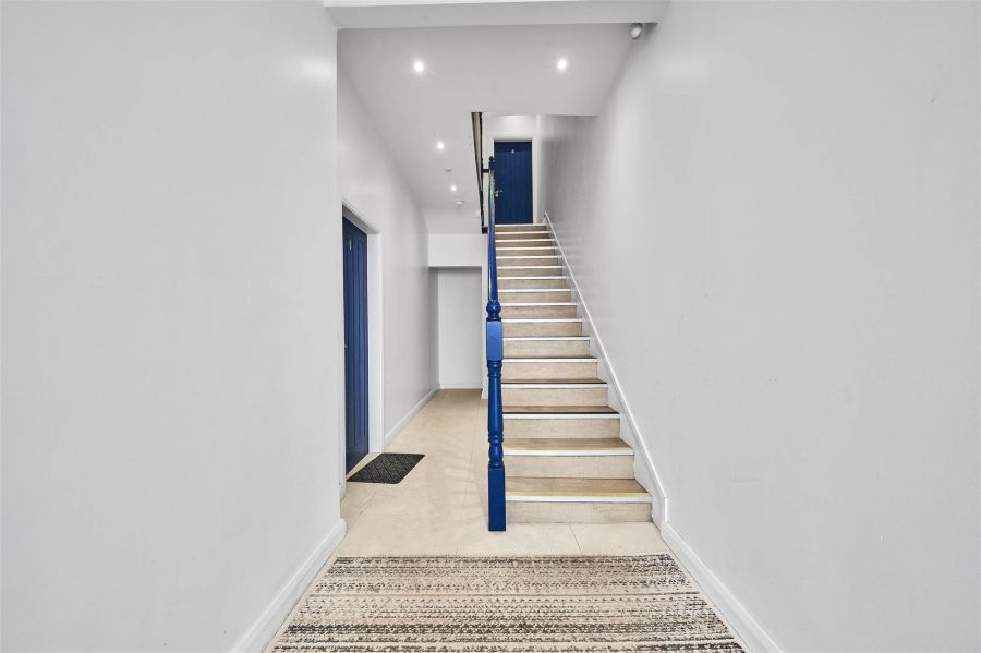 Apartment 6, 97 Eglinton Street