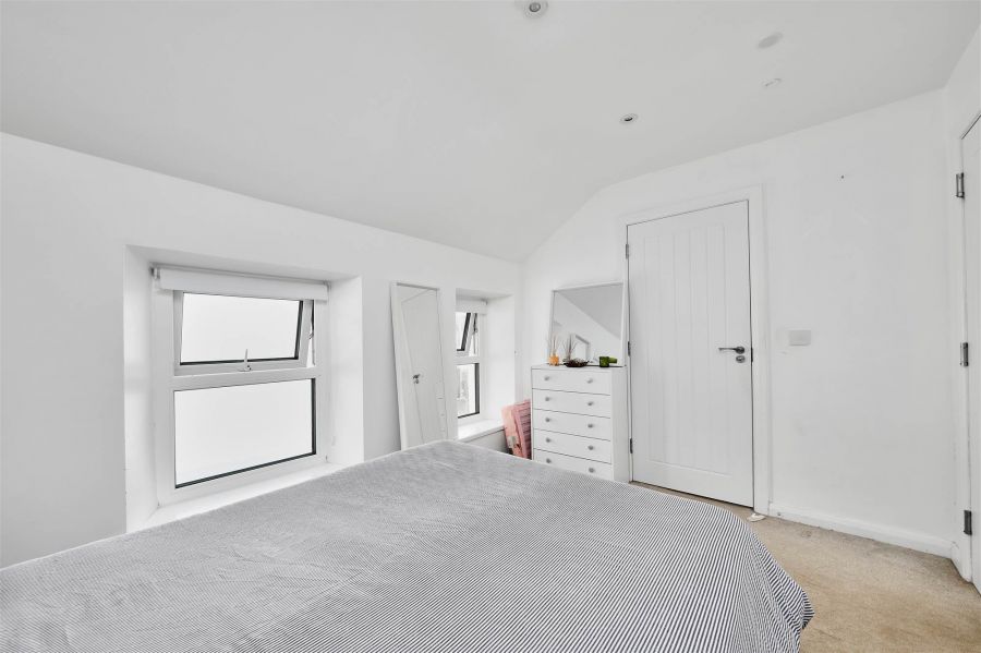 Apartment 6, 97 Eglinton Street