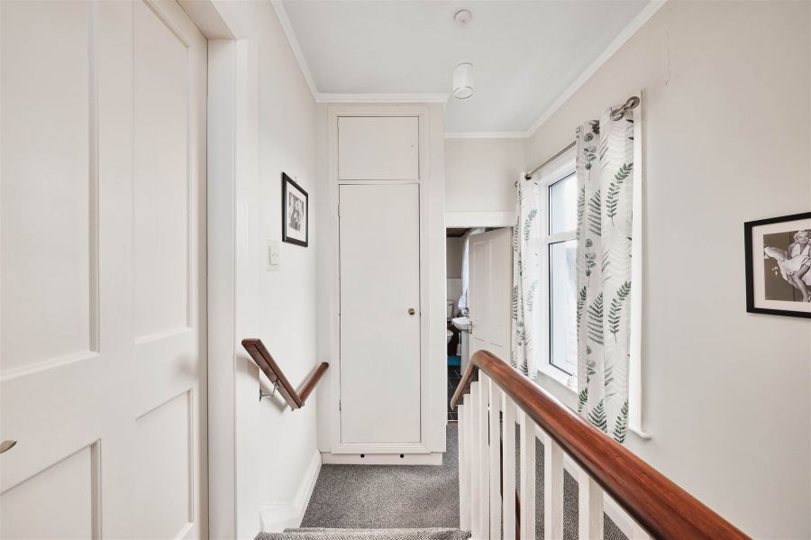 10 Royal Avenue
