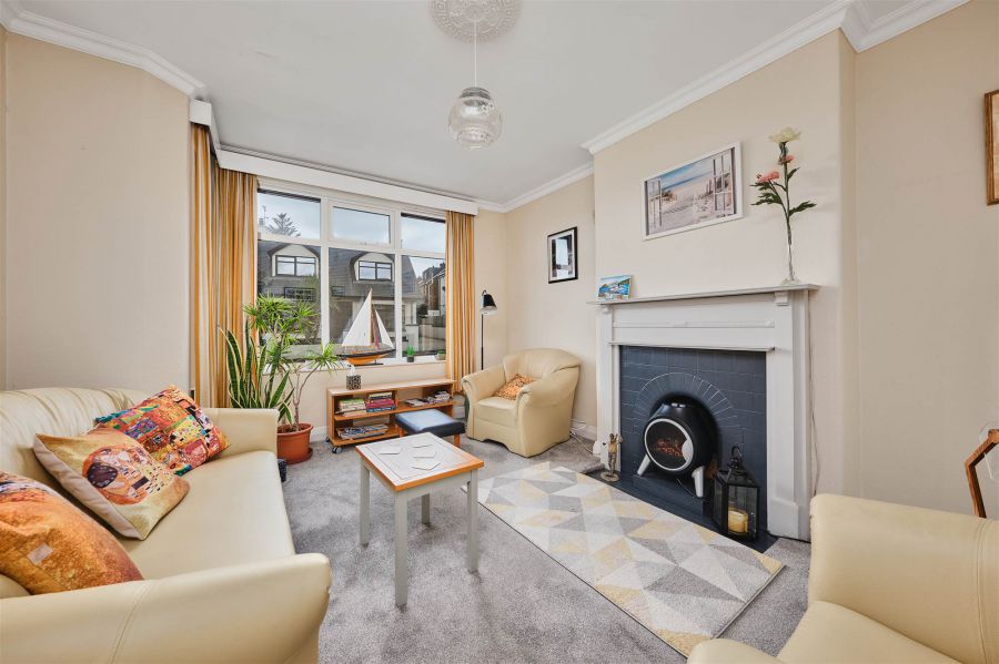 10 Royal Avenue