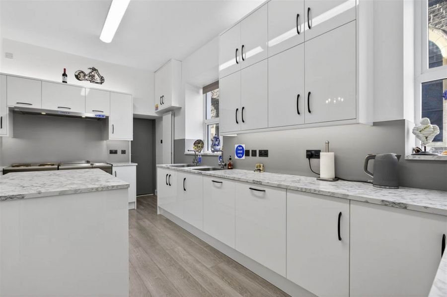 Albany Lodge 2 Eglinton Street