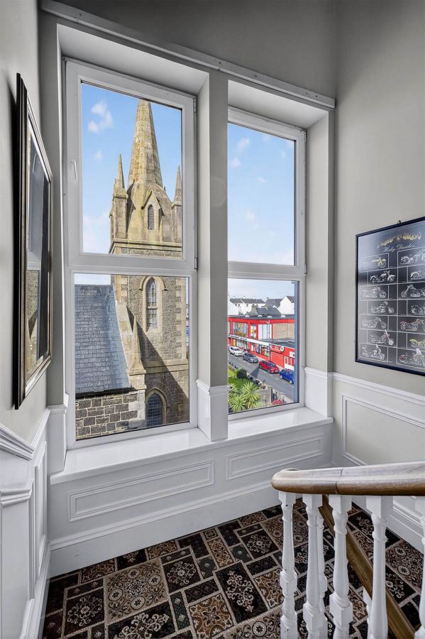 Albany Lodge 2 Eglinton Street