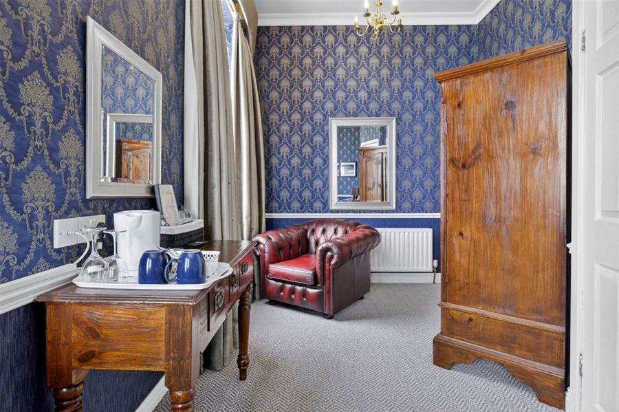 Albany Lodge 2 Eglinton Street