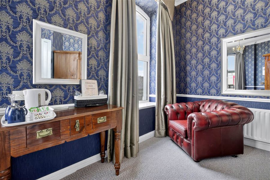 Albany Lodge 2 Eglinton Street