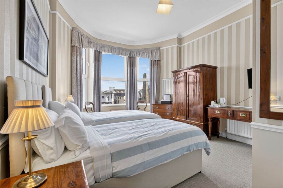 Albany Lodge 2 Eglinton Street